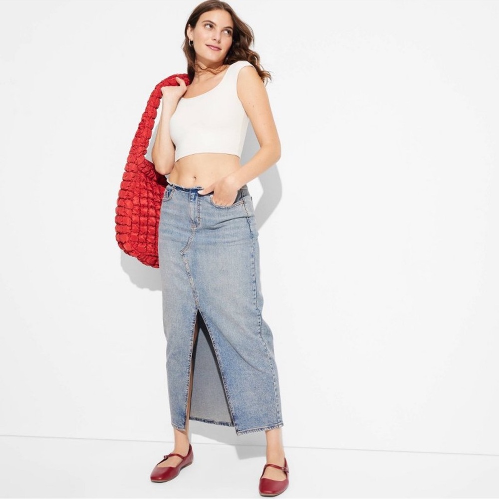 Women's Low-Rise Denim Midi‎ Skirt - Wild
Fable Blue 14